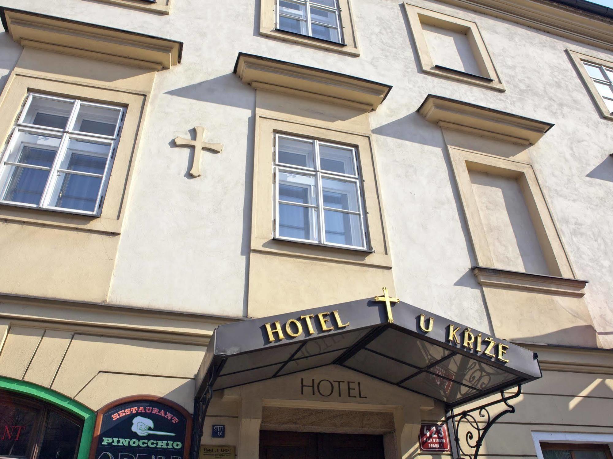 Hotel U Krize Прага Экстерьер фото